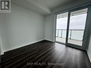 4130 Parkside Village Dr in Mississauga, ON - Building Photo - Building Photo