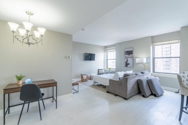 property at 400 E Walnut St