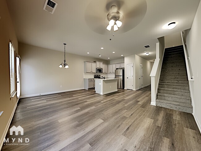 6063 Oak Bend Ct in Riverdale, GA - Foto de edificio - Building Photo