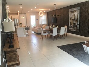6675 NW 102nd Path in Doral, FL - Building Photo - Building Photo