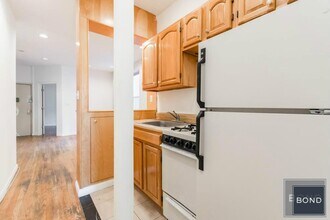 68 E 1st St in New York, NY - Building Photo - Building Photo