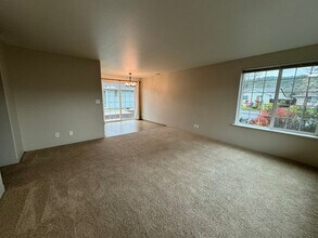 2516 Castle Ave in Roseburg, OR - Building Photo - Building Photo