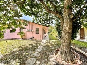 247 SW 7th St in Dania Beach, FL - Building Photo - Building Photo