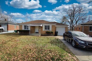 5352 Danroth Ct in Cincinnati, OH - Building Photo