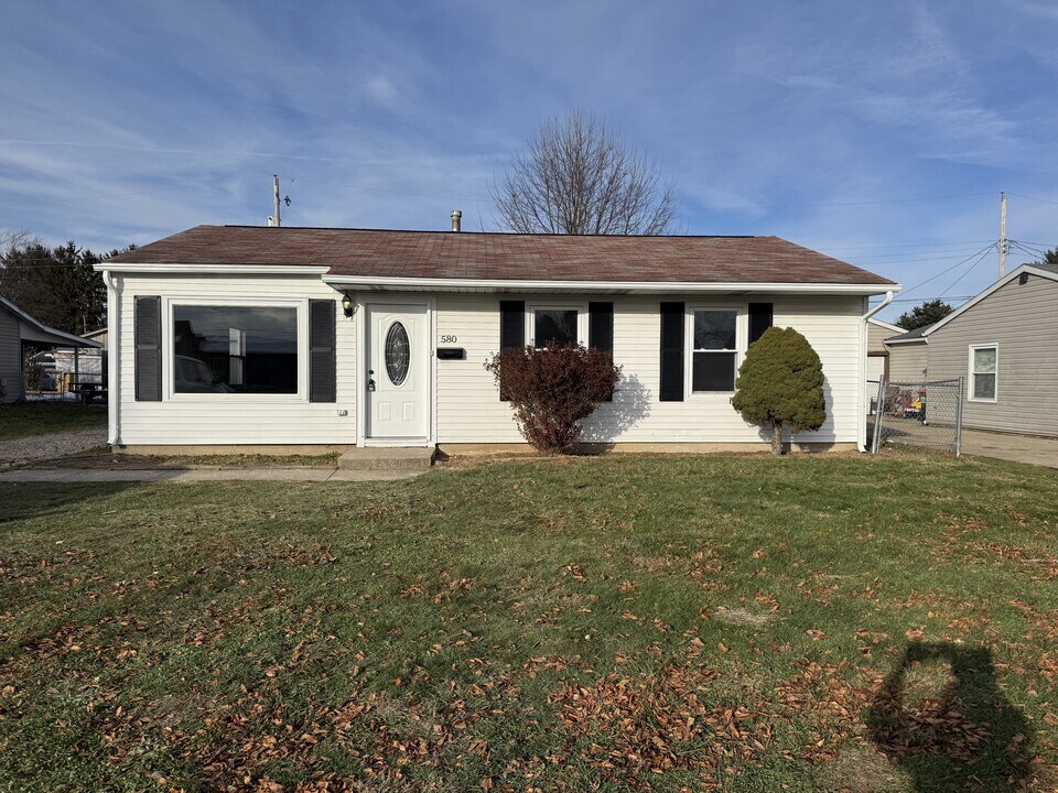 580 Edgewood Dr in Newark, OH - Building Photo