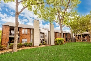 Acadia on the Lake in San Antonio, TX - Building Photo
