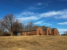 113 S Mustang Rd in Tuttle, OK - Building Photo