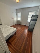 32 Dearborn St in Newport, RI - Foto de edificio - Building Photo