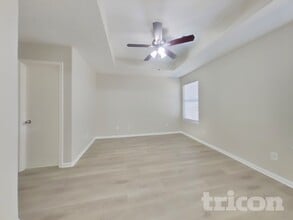 16295 Hidden Deer Ln in Conroe, TX - Foto de edificio - Building Photo