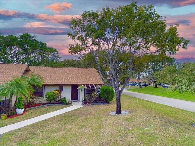 88 Vía De Casas Sur in Boynton Beach, FL - Building Photo - Building Photo