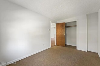 106 Lake St in Niverville, NY - Foto de edificio - Building Photo