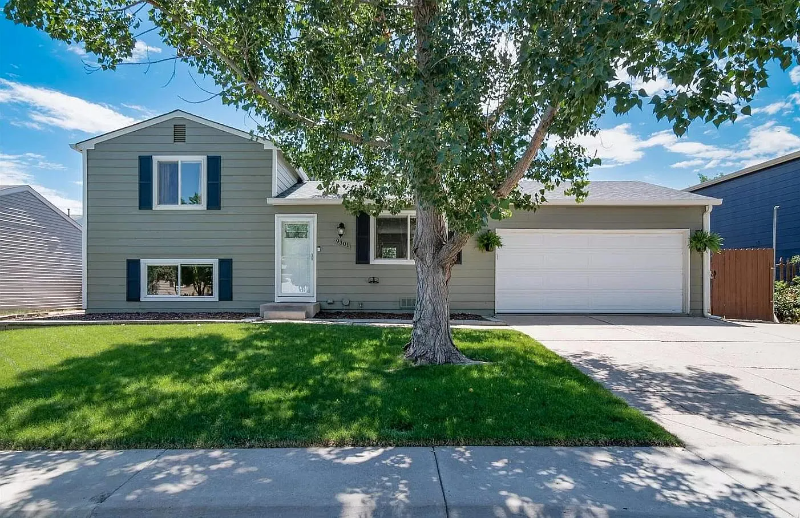 9301 W 100th Cir in Westminster, CO - Building Photo