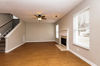 2136 Blake Dr in Nashville, TN - Foto de edificio - Building Photo