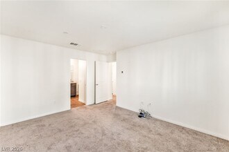 6820 Alpine White Ct in North Las Vegas, NV - Building Photo - Building Photo