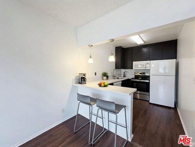 1137 W 36th Pl in Los Angeles, CA - Building Photo - Building Photo