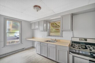 28 2nd Ave in Waterbury, CT - Building Photo - Building Photo