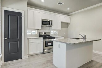 7919 Bowen St in Houston, TX - Building Photo - Building Photo