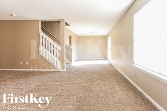 1820 Long Lake Dr in Greenwood, IN - Foto de edificio - Building Photo