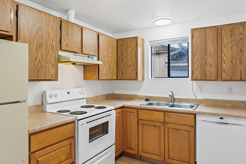 503 Houser Way S in Renton, WA - Building Photo