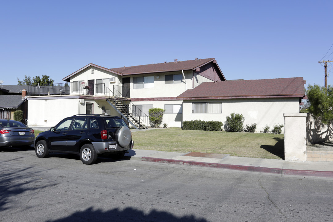 11231 Western Ave in Stanton, CA - Building Photo