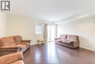 700 Bridge Ave in Windsor, ON - Building Photo - Building Photo