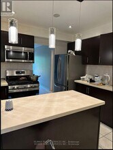 132 Cherrytree Dr in Brampton, ON - Building Photo - Building Photo