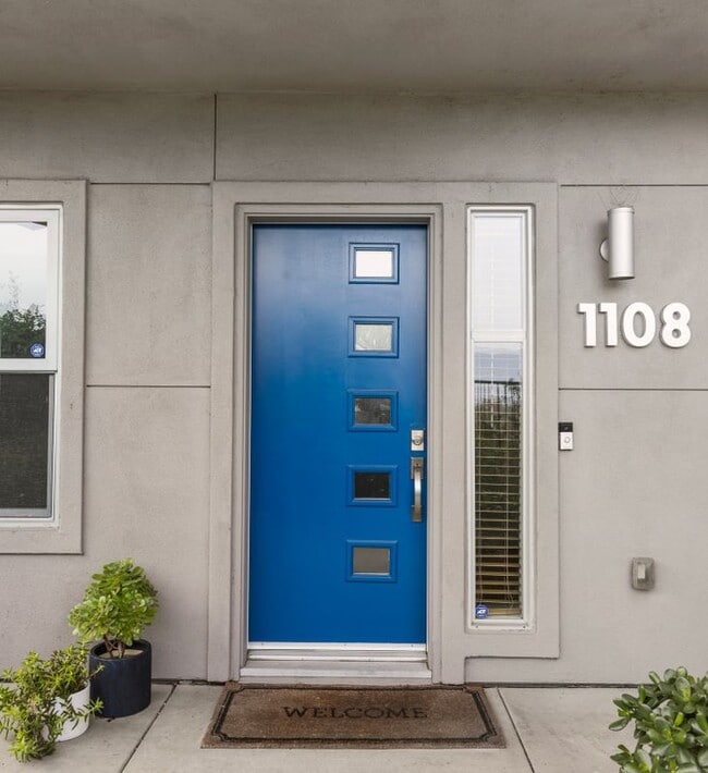 2753 Waverly Dr in Los Angeles, CA - Building Photo - Building Photo