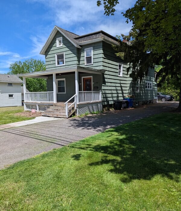 94 State St in Holley, NY - Building Photo