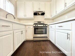 227 S Carondelet St, Unit 103 in Los Angeles, CA - Foto de edificio - Building Photo