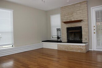 6500 Columbia Oaks Ct in Austin, TX - Building Photo - Building Photo