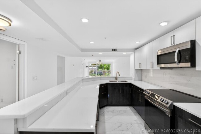 property at 3901 S Flagler Dr