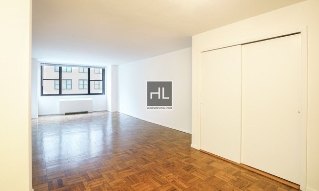 330 W 58th St-Unit -11B in New York, NY - Foto de edificio - Building Photo
