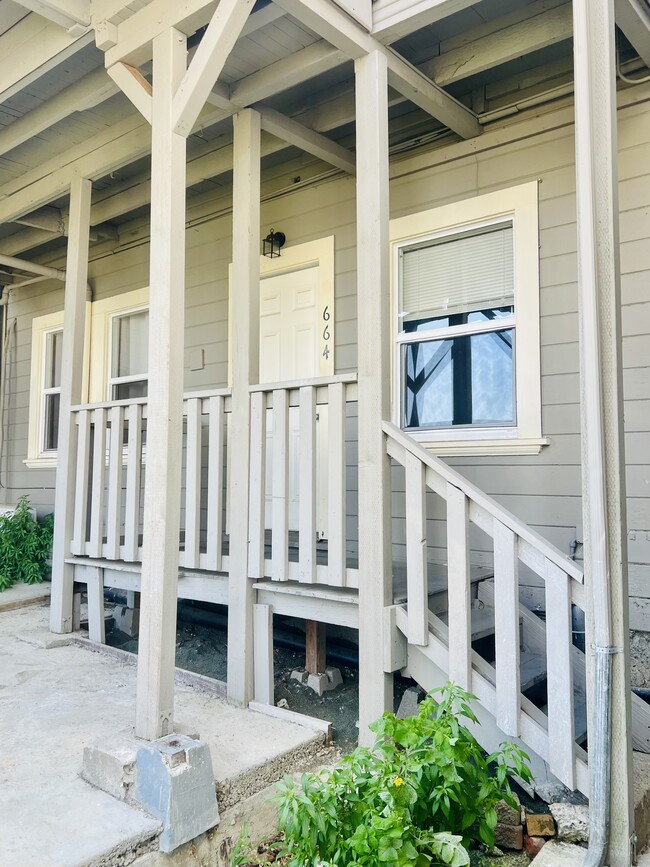662 Alhambra St, Unit 664 in Crockett, CA - Building Photo - Building Photo