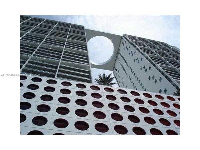 55 SE 6th St in Miami, FL - Foto de edificio - Building Photo