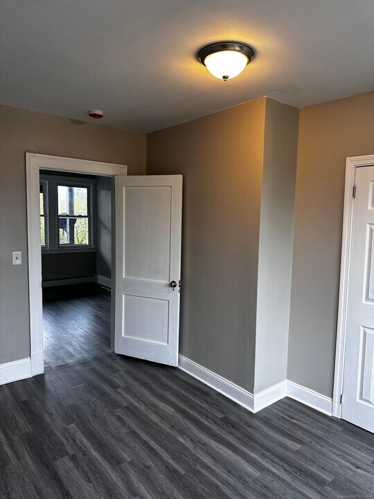 19 Colonial St in Hartford, CT - Building Photo