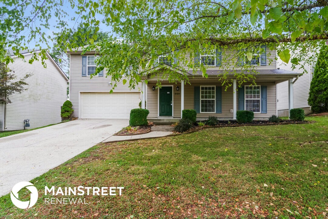 8104 Apple Valley Dr in Louisville, KY - Foto de edificio