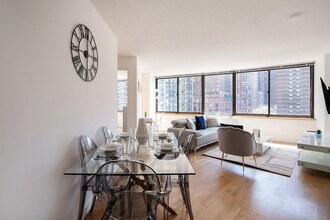 175 E 96th St in New York, NY - Building Photo - Building Photo