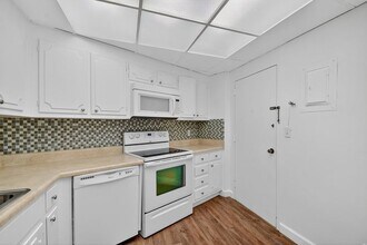 1000 Lowry St, Unit 1000 Lowry Street 2g, Del in Delray Beach, FL - Foto de edificio - Building Photo