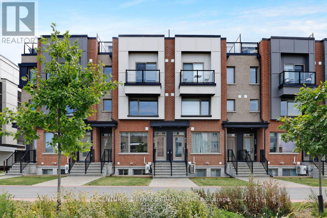 816 Mikinak Rd in Ottawa, ON - Building Photo