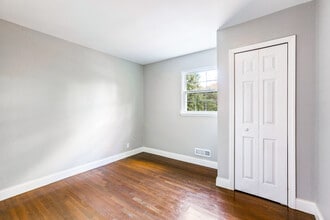 10 Chestnut Ridge Rd in Holmdel, NJ - Building Photo - Building Photo