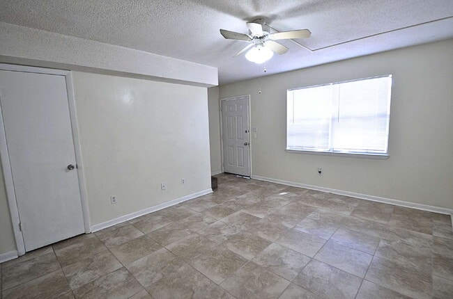 154 Valencia Dr in Fort Walton Beach, FL - Building Photo - Building Photo