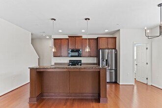 3030 Meridian Cmns in Mechanicsburg, PA - Foto de edificio - Building Photo