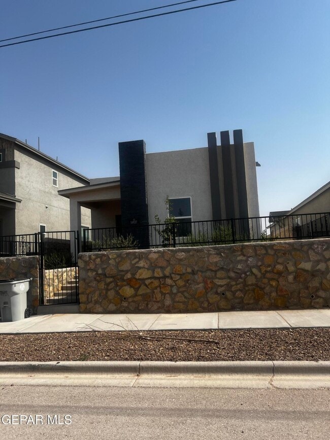 14937 Pebble Hills Blvd in El Paso, TX - Foto de edificio - Building Photo