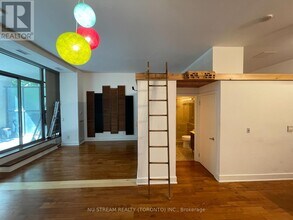 637-637 Lake Shore Blvd W in Toronto, ON - Building Photo - Building Photo