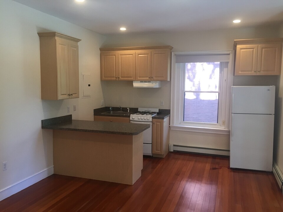 17 Exeter St, Unit 2 in Boston, MA - Building Photo