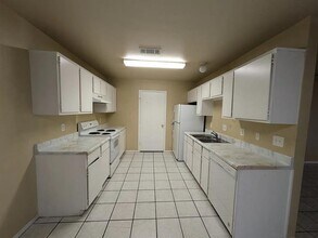 900 Naomi Ln in Arlington, TX - Building Photo - Building Photo