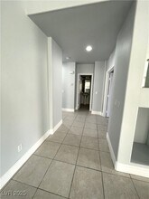 70 Castle Creek Ct in Las Vegas, NV - Foto de edificio - Building Photo
