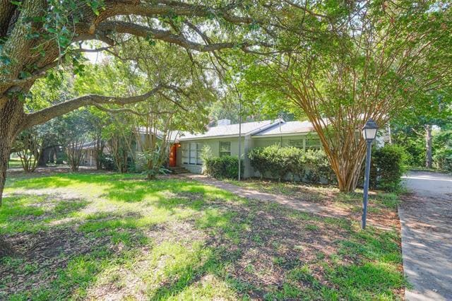 8301 Llano Ave in Benbrook, TX - Building Photo - Building Photo