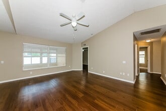301-112 112th St E in Bradenton, FL - Foto de edificio - Building Photo