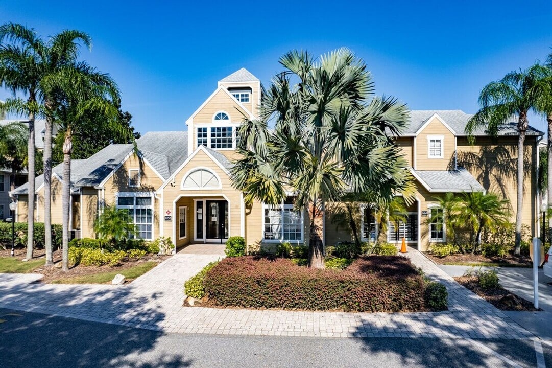 1017 S Hiawassee Rd in Orlando, FL - Building Photo